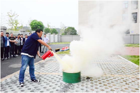 滅火器使用演練 滅火器使用演練