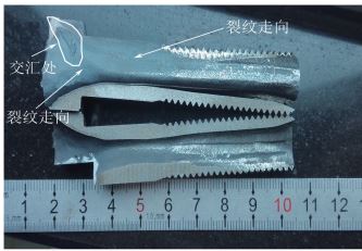 圖2 螺栓斷口宏觀形貌 圖2 螺栓斷口宏觀形貌